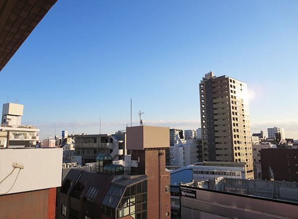 View photos from the dwelling unit. South-facing view from the balcony! It is the face of the Kasai Station