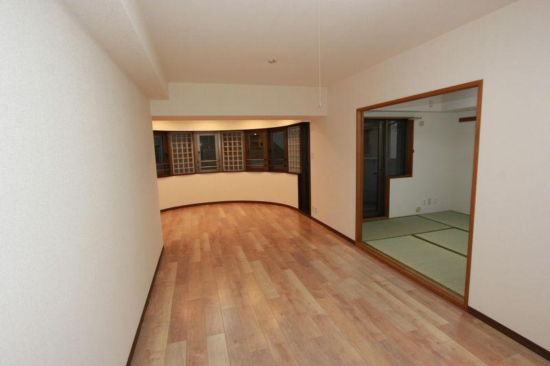 Living. About 17.5 Pledge living dining