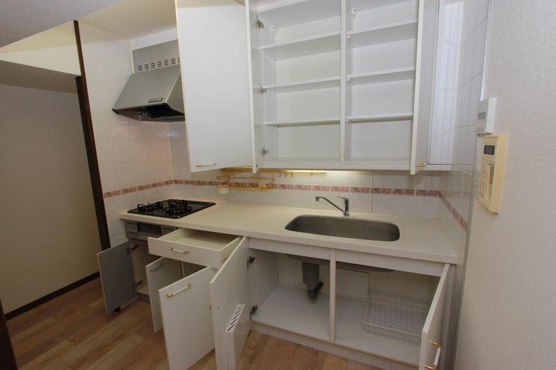 Receipt. Kitchen storage