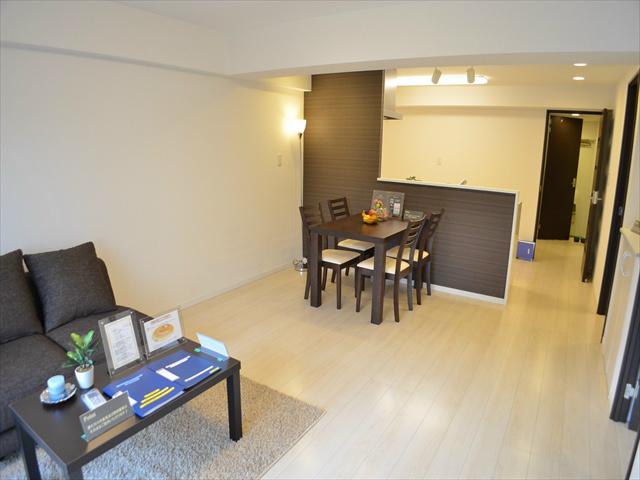 Living. Family reunion on the south-facing living room