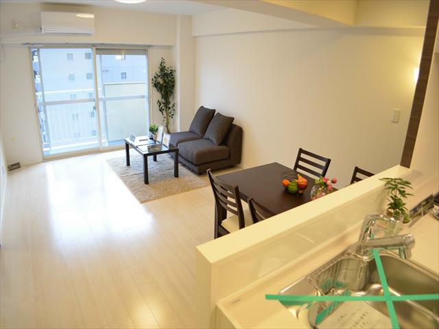 Living. It overlooks the living