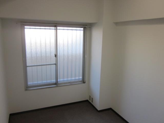 Non-living room. Indoor (11 May 2013) Shooting