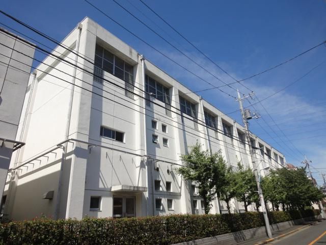 Junior high school. Municipal Koiwa fourth 910m up to junior high school (junior high school)