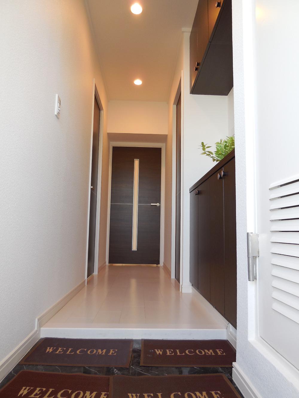 Entrance. Contrast of white and dark wood will produce a feeling of luxury