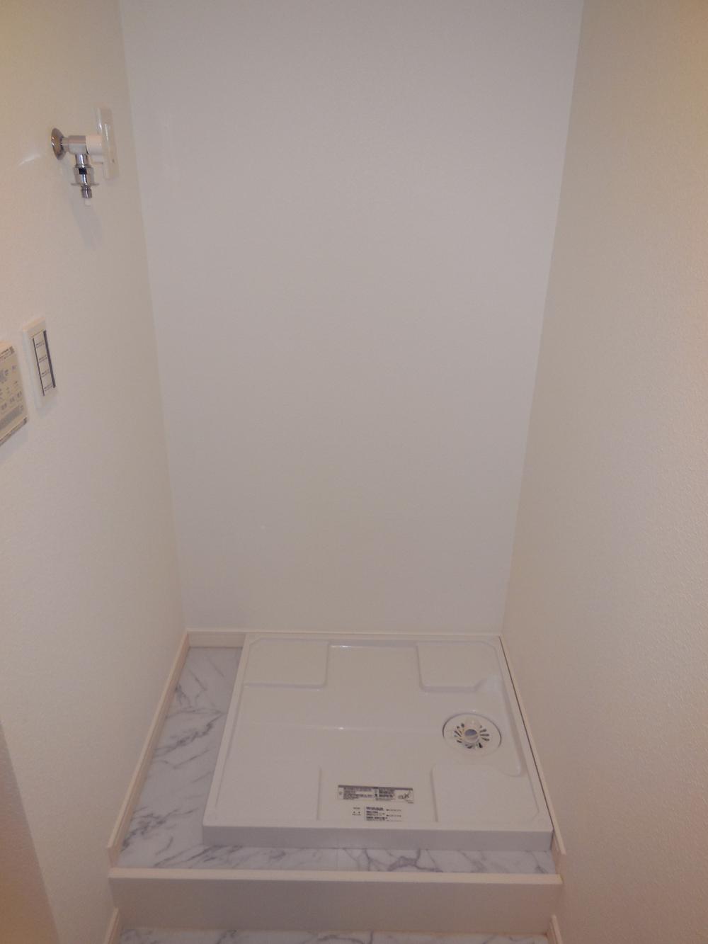 Other. Washing machine storage facilities, There are also put space in a large washing machine