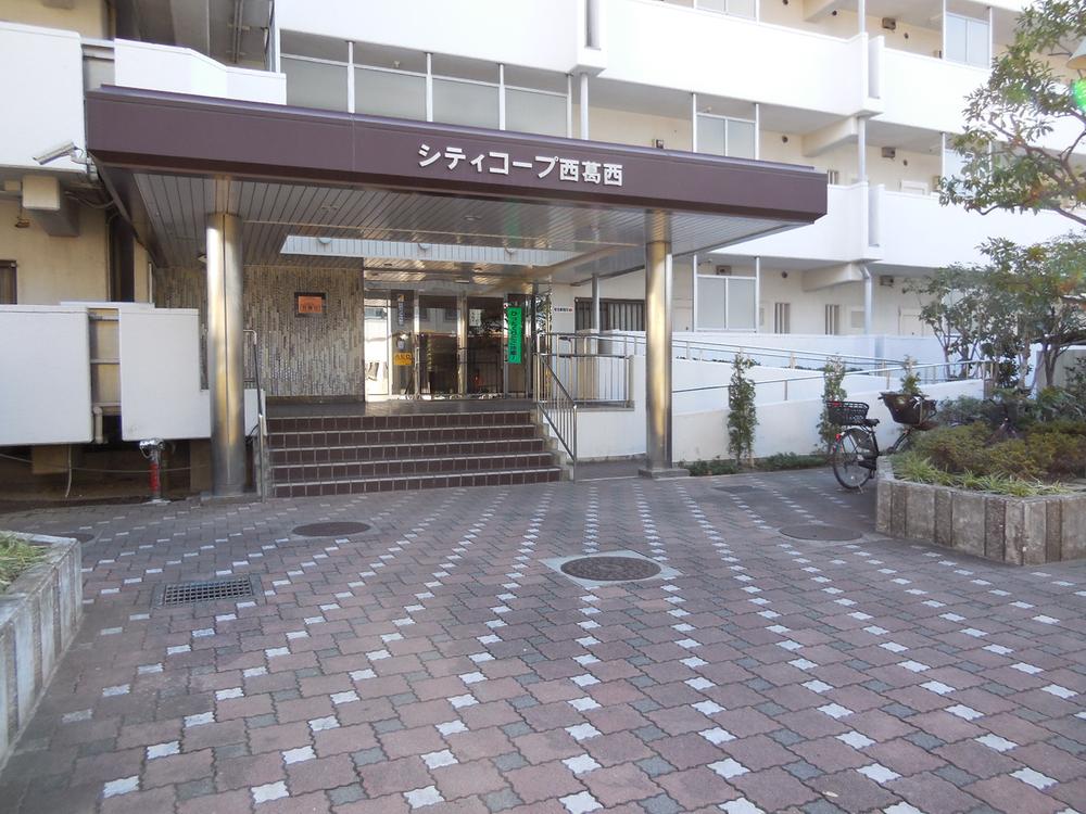 Entrance. Common areas