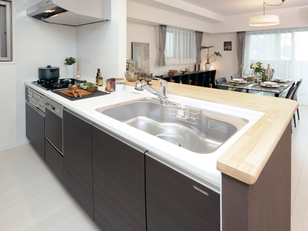 Kitchen.  [kitchen] Adopt a stylish original system kitchen with excellent design. A variety of features that have been aggregated not only can dish smoothly, To achieve the efficiency of housework.