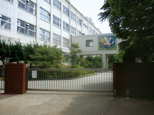 Surrounding environment. Matsue first junior high school (about 250m / 4-minute walk)