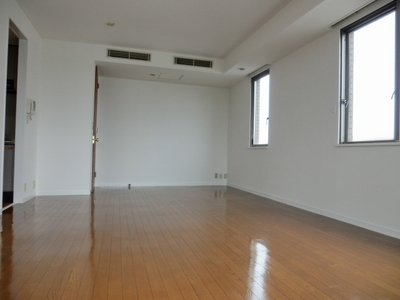 Living and room. Spacious living-dining 13.8 Pledge ・ Two-sided lighting ・ Large window