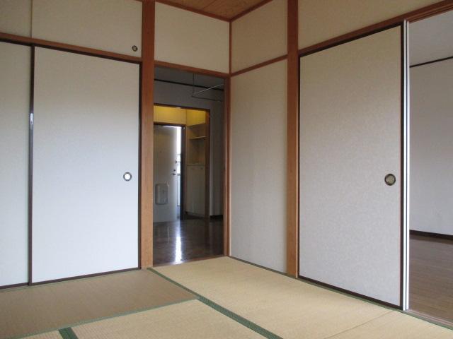 Living and room. Japanese-style room (same type)