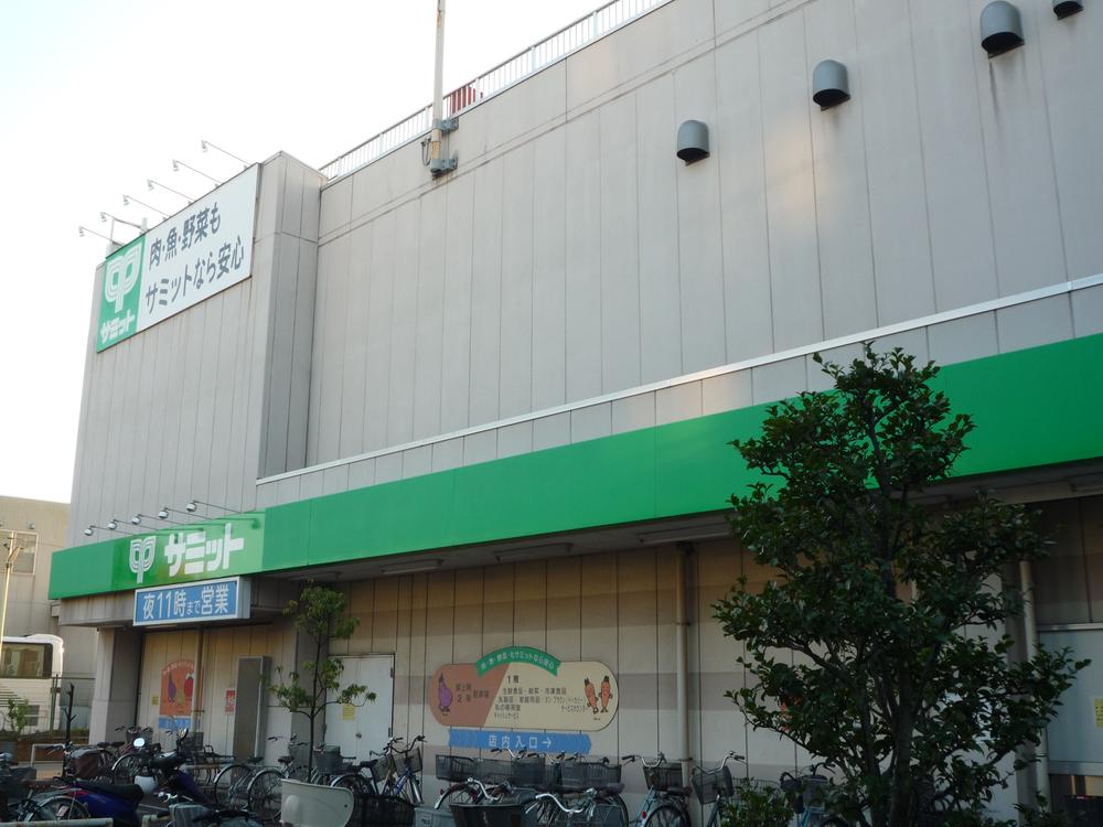 Supermarket. 520m until the Summit store Hon'isshoku shop