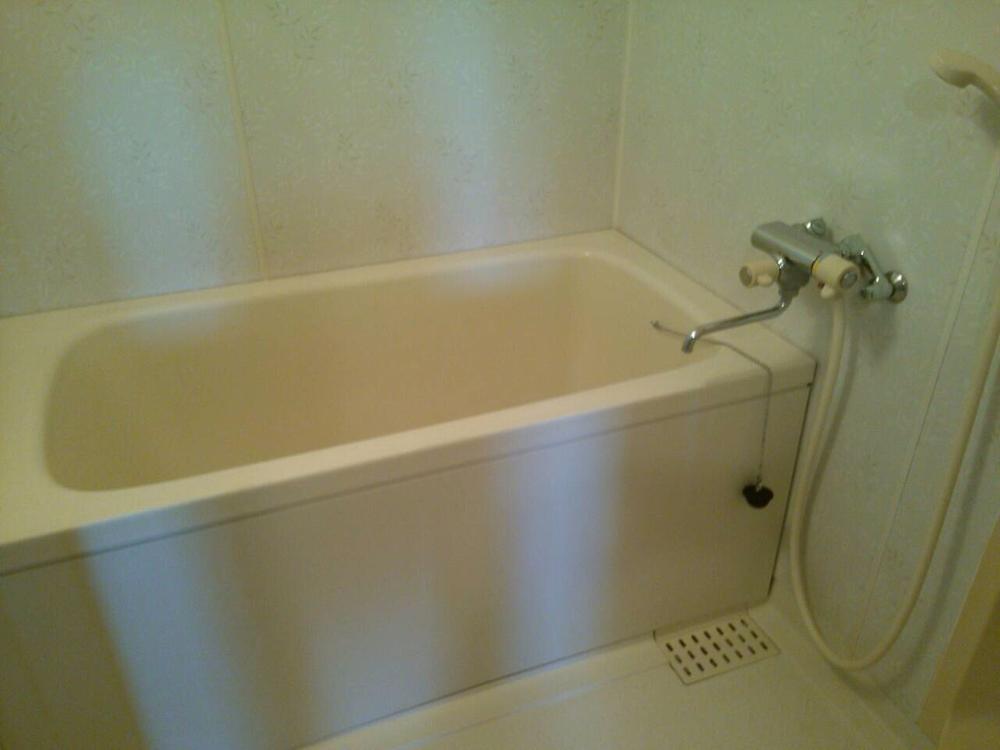 Bathroom. Indoor (12 May 2013) Shooting