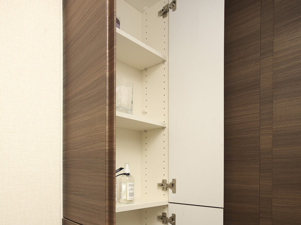 Bathing-wash room.  [Linen cabinet] Set up a convenient linen warehouse for storage of such sanitary supplies. It maintains the integrity of the organized space.