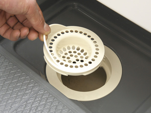 Bathing-wash room.  [Easy discarded hair catcher] Easily gathered hair, And it is easy to throw in with a large knob, You easily can be done every day of cleaning.