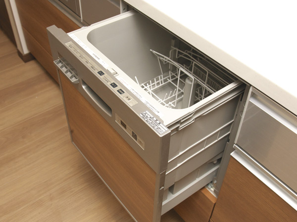Room and equipment. Adopt a convenient and functional dishwasher dryer system Kitchen. High detergency, Also it has excellent savings. (Same specifications)