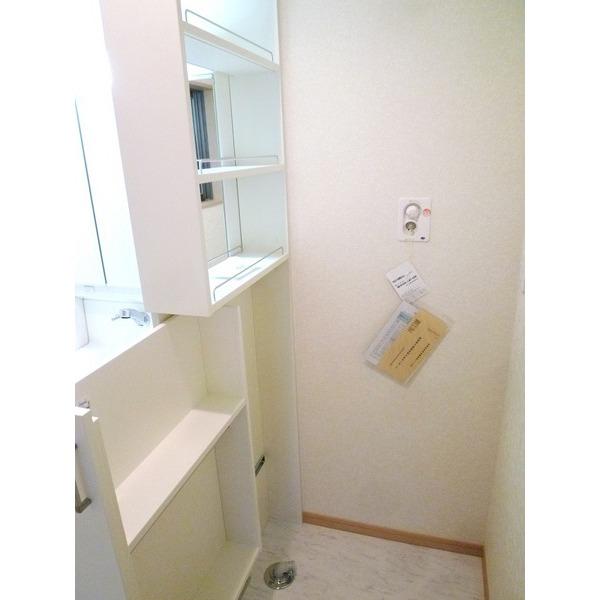 Wash basin, toilet