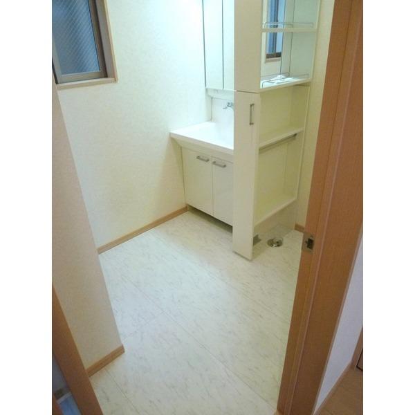 Wash basin, toilet