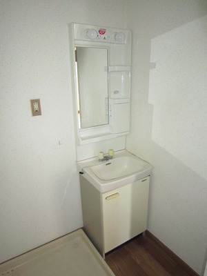 Washroom. Independent washroom There yard indoor washing machine