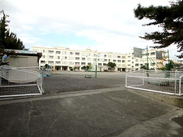 Primary school. Kamiisshiki to South Elementary School 170m