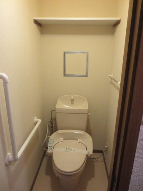Toilet. Bidet