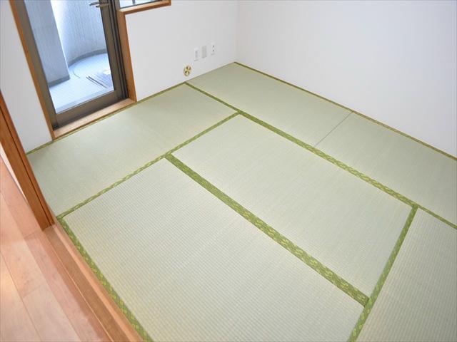 Non-living room. There is Japanese-style room in the living room next to