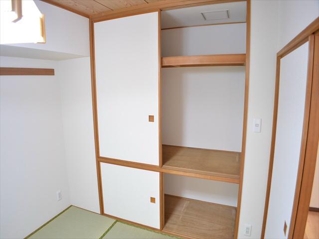 Receipt. Also large closet