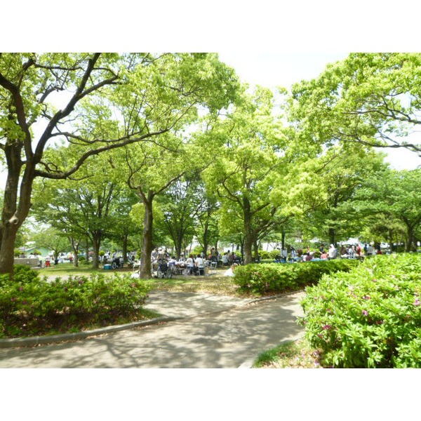 park. 897m until Yagochi Tennis Court (Park)