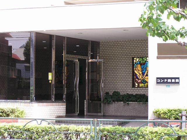 Entrance.  [Arrive in 8 minutes station walk] Leafy entrance.