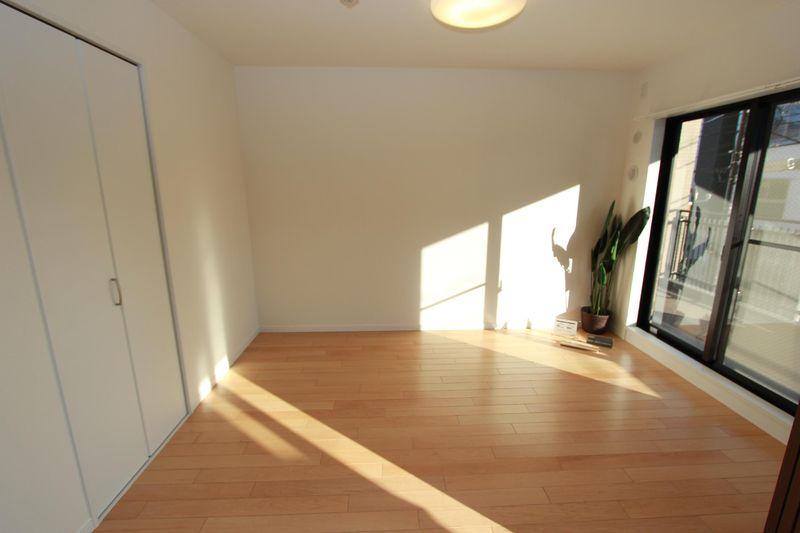 Non-living room. A closet 6.0 Pledge of Western-style 3