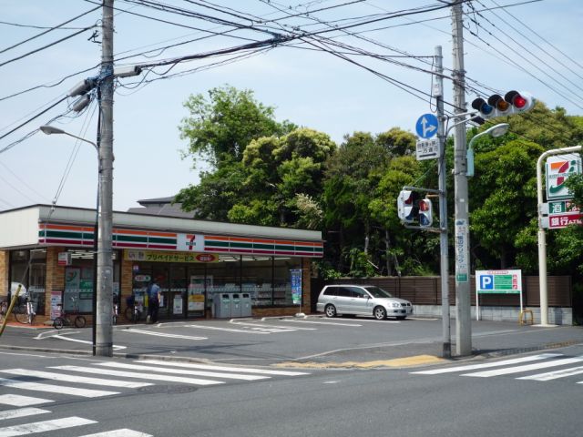 Convenience store. 330m to Seven-Eleven (convenience store)