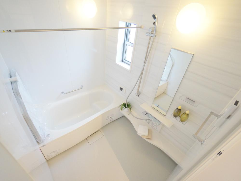 Bathroom.  ■ 1.25 square meters bathroom breadth of room to put in the family  ■ Bathroom ventilation dryer standard installation