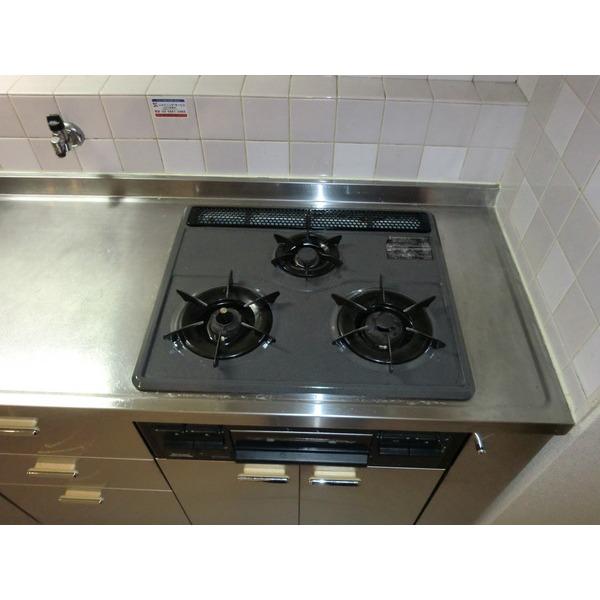 Kitchen. Three-necked gas