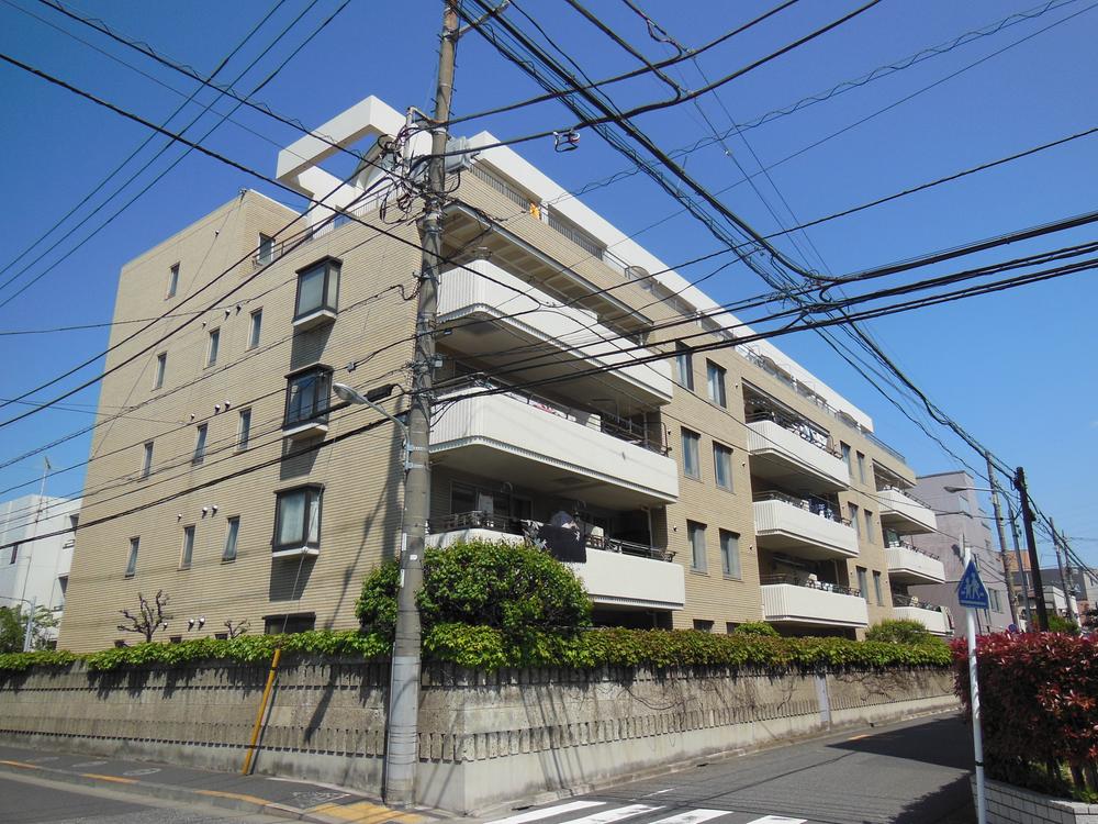 Local appearance photo. Local (06 May 2013) Shooting