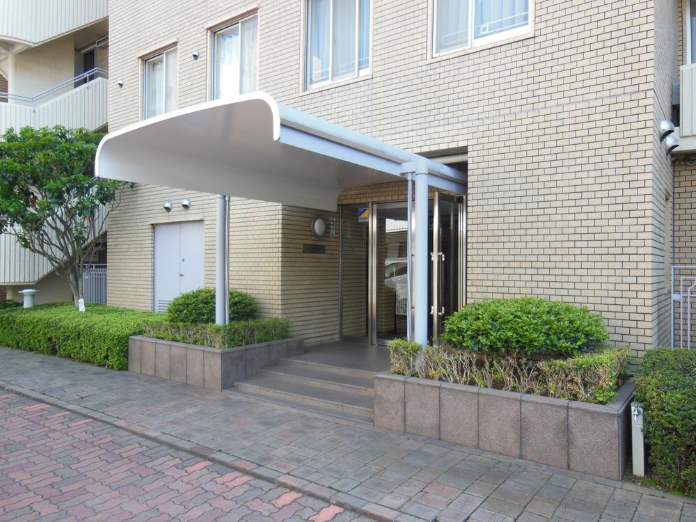 Entrance. Common areas