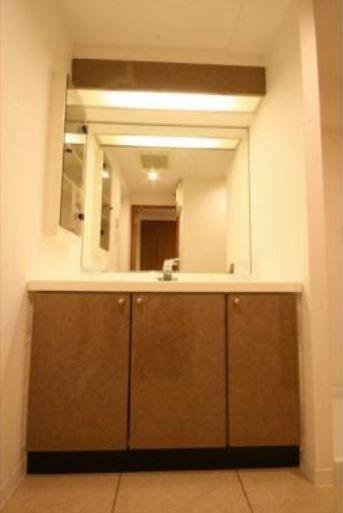 Wash basin, toilet. Good independent vanity mirror is of greater ease of use