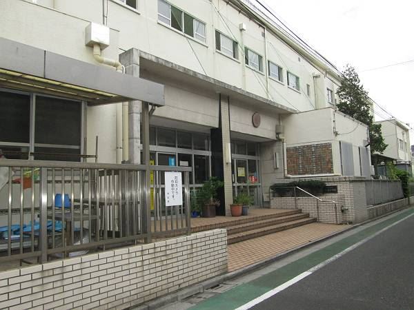 Primary school. Under Koiwa up to elementary school (elementary school) 240m