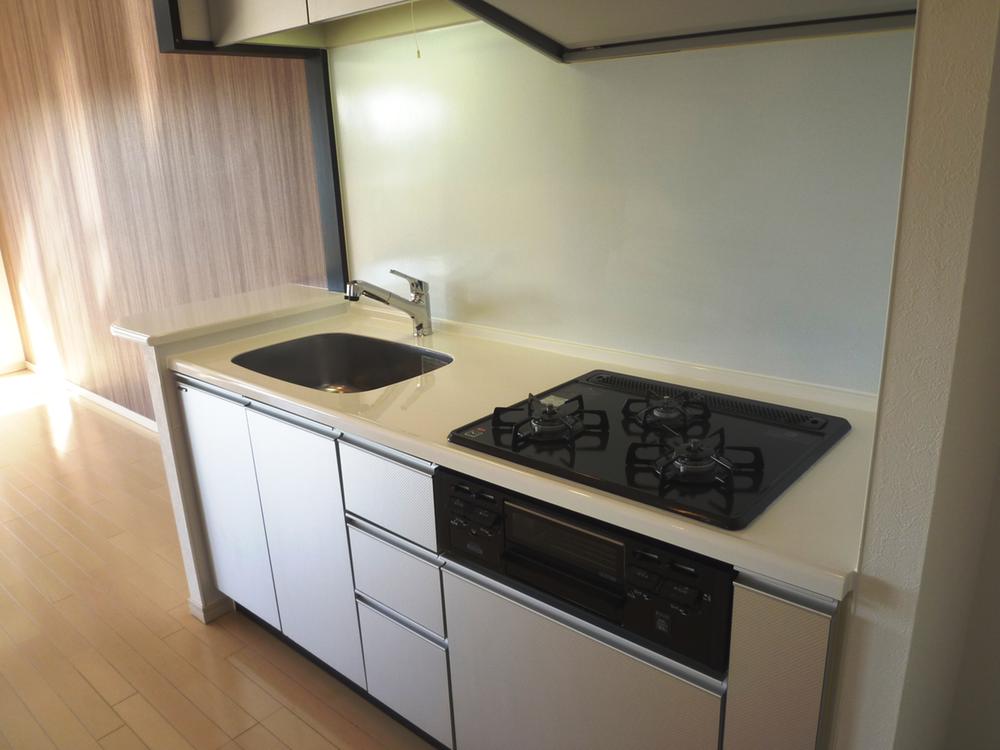 Kitchen. Kitchen (12 May 2013) Shooting ● kitchen stove, Already faucet also replace it with a new one! You can use it comfortably.