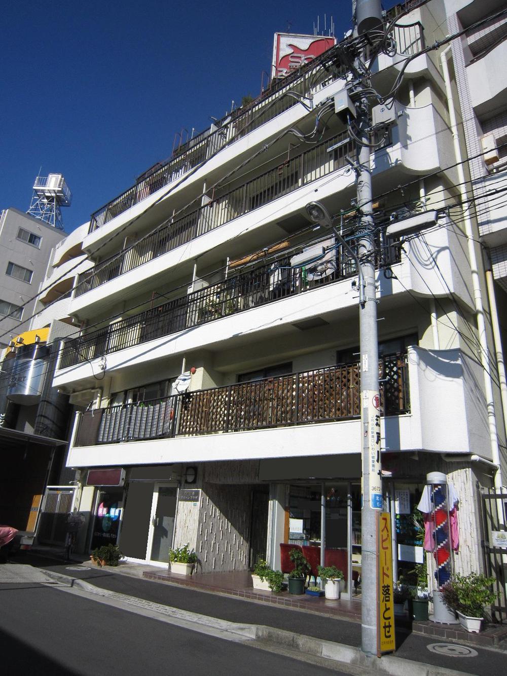 Local appearance photo. Local (11 May 2013) Shooting