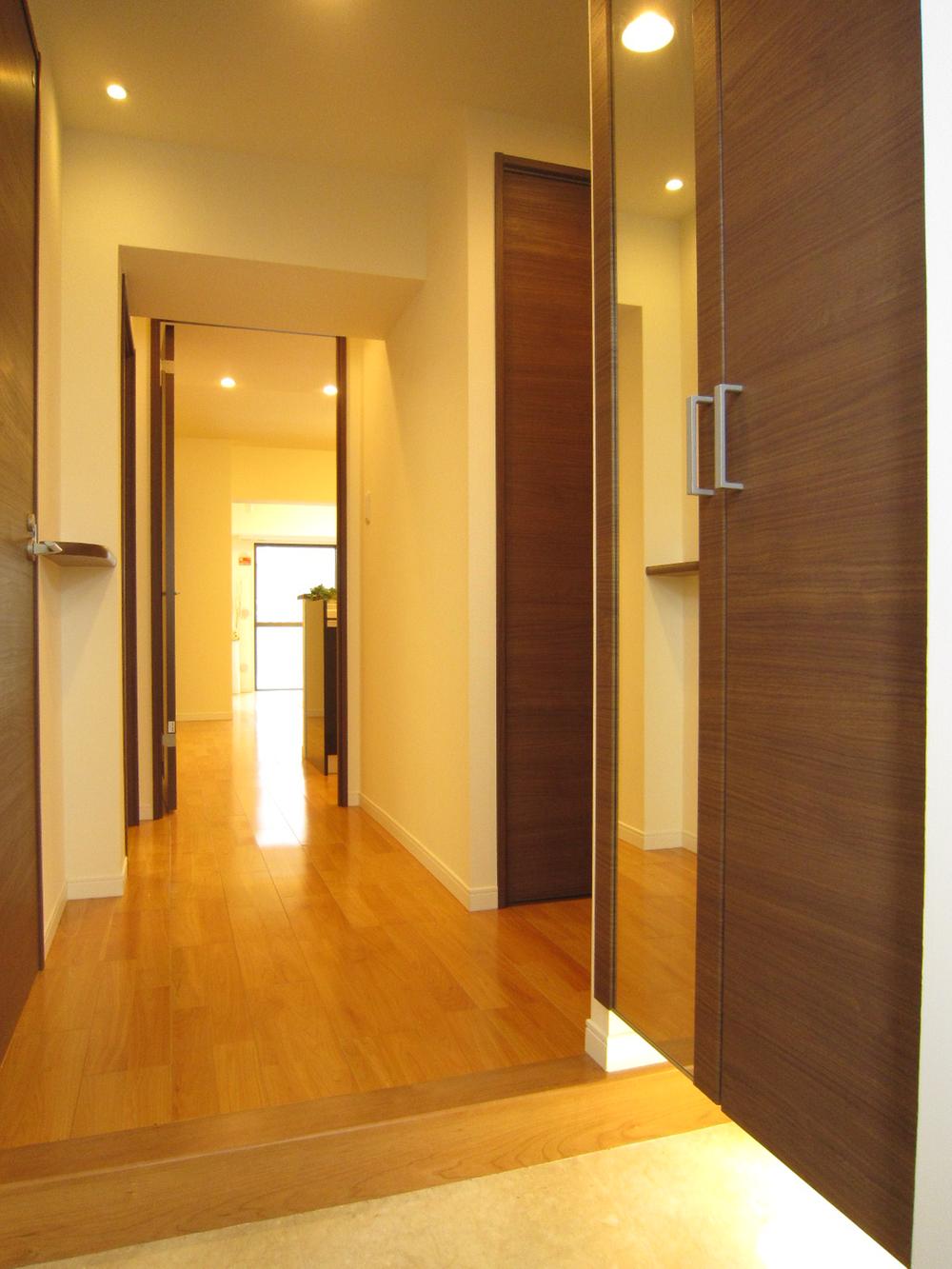 Entrance. Local (11 May 2013) Shooting