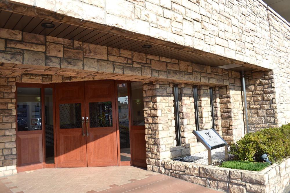 Entrance. Common areas