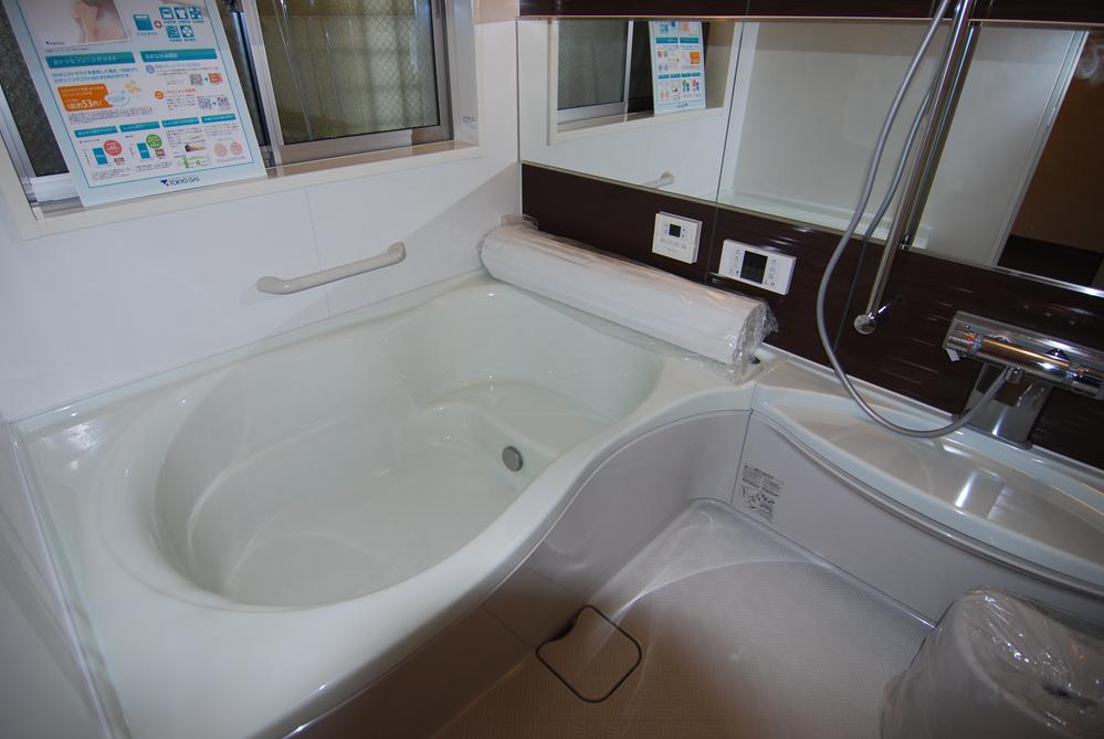 Bathroom. 1.25 square meters bathroom dryer in size, Mist sauna standard specification, Please gracefully relax while listening to music is what also with support land system. 