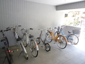 Other common areas. There Bike storage!