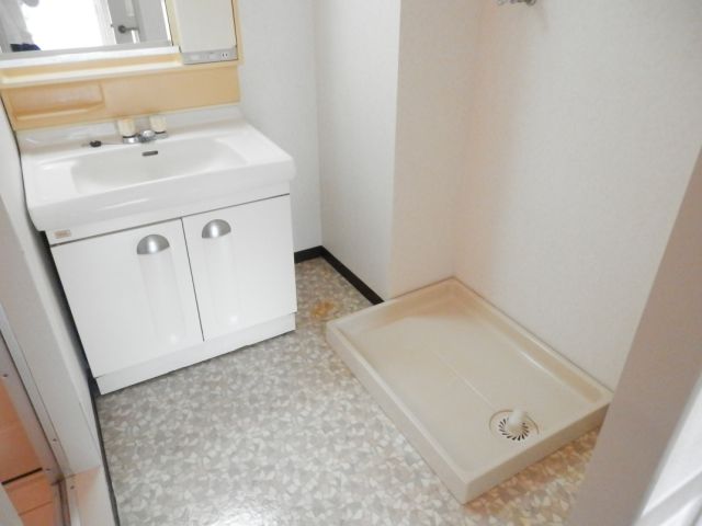 Washroom. Wash