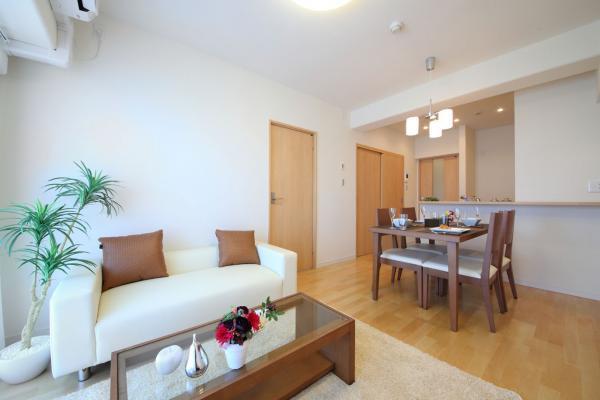 Living. Local (10 May 2013) shooting shadow