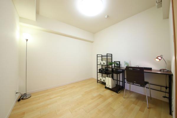 Non-living room. Local (10 May 2013) Shooting