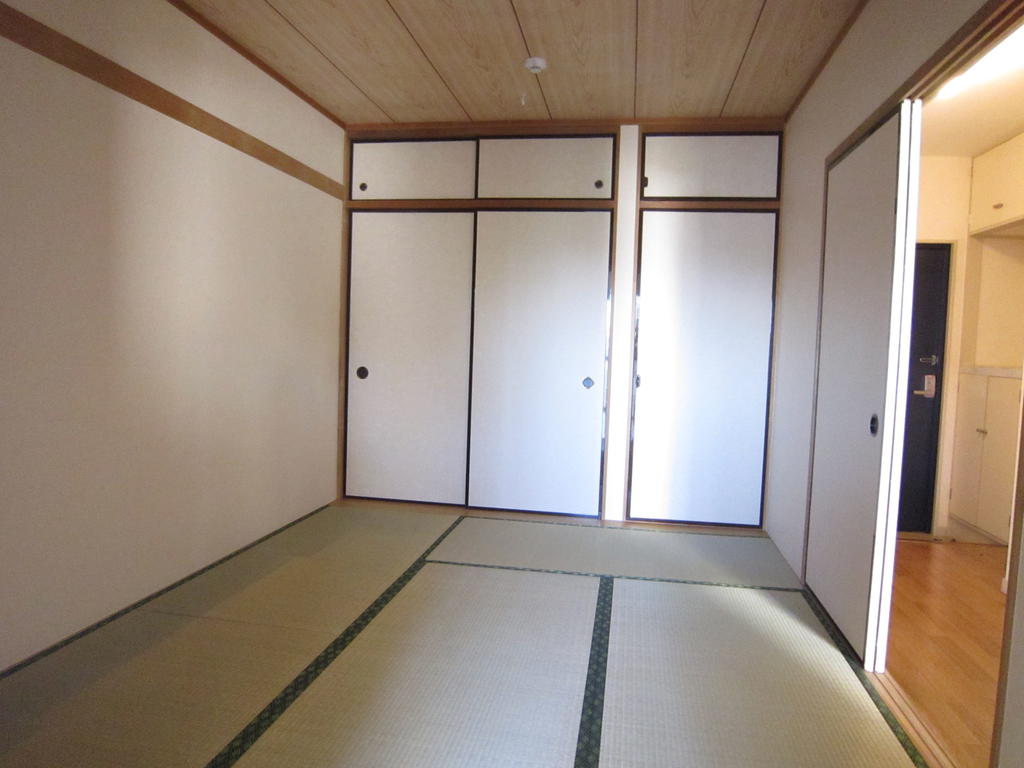 Living and room. Japanese-style room 6 Pledge