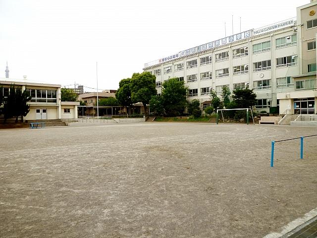 Primary school. 120m to Nishi Elementary School Hirai