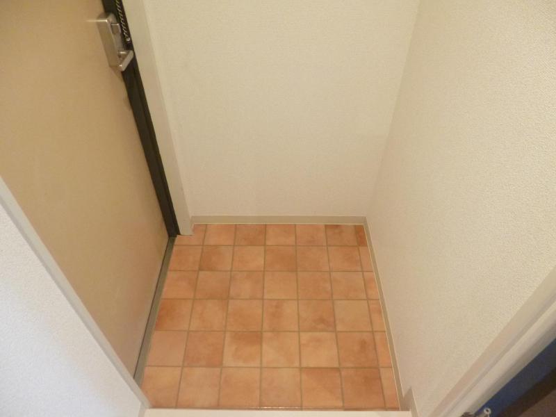 Entrance. Cupboard