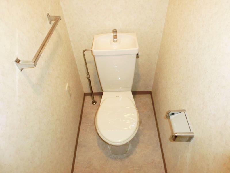 Toilet. Toilet.