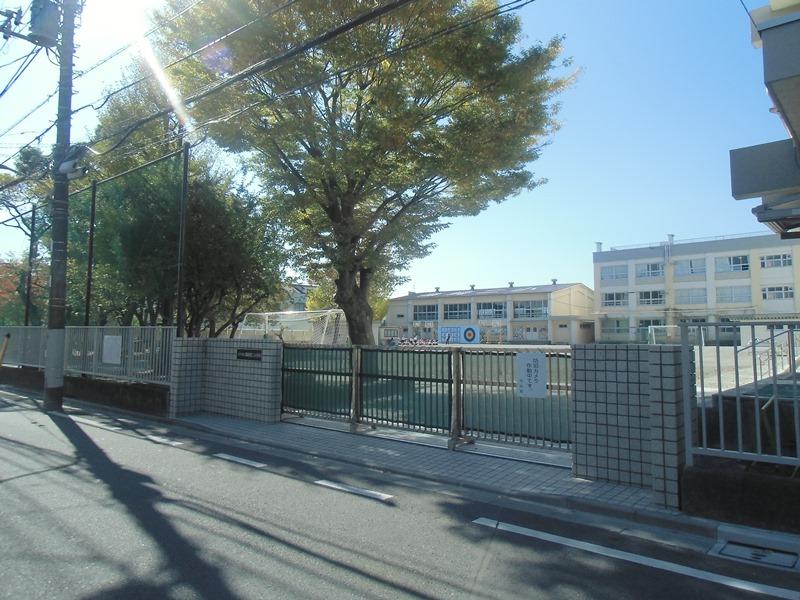 Primary school. Shinozaki 270m until the second elementary school